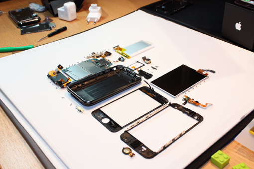 iPhone 3G S disassembled!
