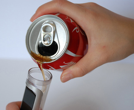Mobile Phone uses Coke as battery