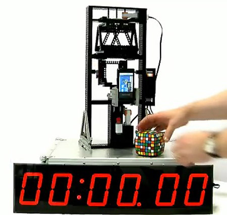 LEGO NXT Robot Solves 7 x 7 x 7 Rubik's Cube