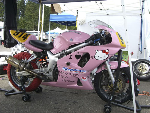HELLO KITTY - RACING MOTORCYCLE - Jorymon.com